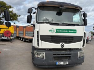 Nové vybavení – vrtná souprava, tahač, podvalník, nakladač