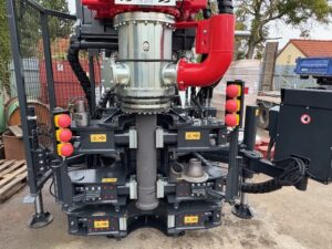 Nové vybavení – vrtná souprava, tahač, podvalník, nakladač